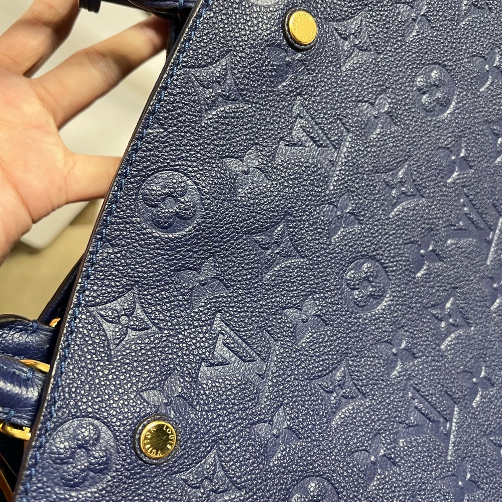 Louis Vuitton Montaigne GM Empreinte Leather with detachable strap. - Picture 12 of 14